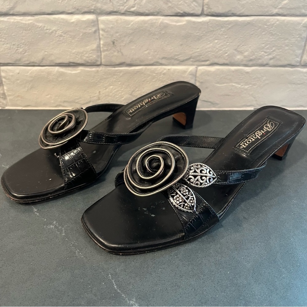 Brighton sz 6.5 Kassie black leather Heels w/ silver metal & rose accents